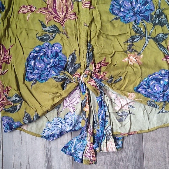 Floral Ruffle Sleeve Tie-Front Top - Picture 4 of 7